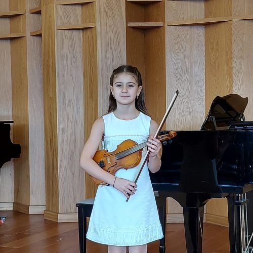 Serra Güngör'e birincilik ödülü verildi.